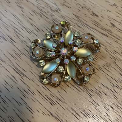 Vintage style Floral Brooch - Gold tone and iridescent Rhinestones 