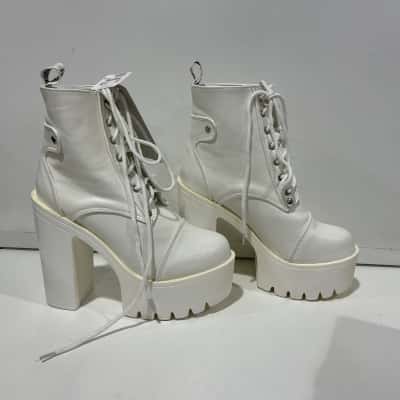 Womens  Size 37 Boots / Platforms cream