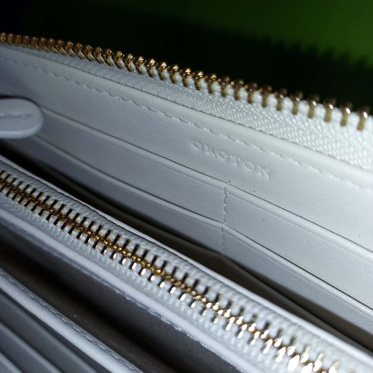 Oroton Crocodile Leather White Gold Hardware Zippy Zip Around Purse