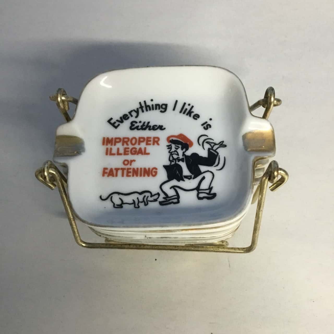Vintage Souvenir ashtrays set of 4 (s)