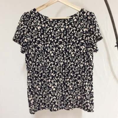 Ann Taylor Womens  Size M T-shirts Black  / Pattern / Pink  / White 