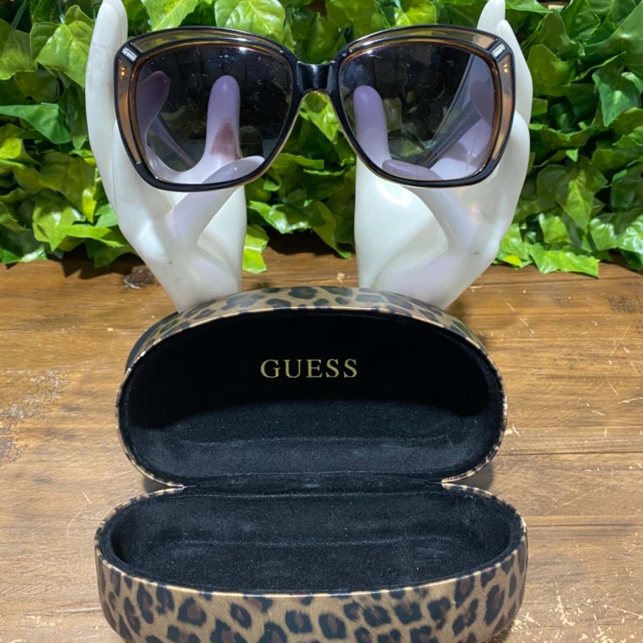 guess leopard sunglasses