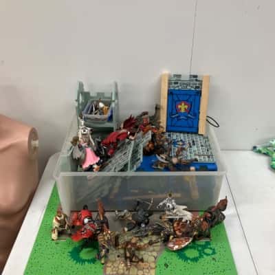 Papo Medieval Figure Set W/Incomplete Castle + Weapon 