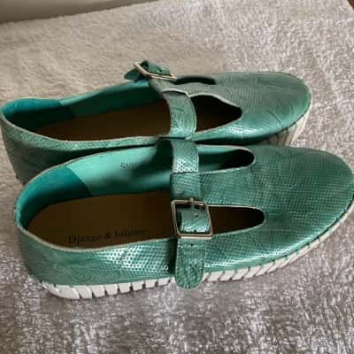 Django & Juliette  Womens  Size 38 Mary Jane Platforms Green    NWOT