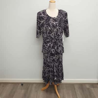 JK Fashion Stunning Purple & White Swirl Pattern with Sequins & Diamante Waist Brooch Detail /2 Piece Suit /Size 18 - Brand New with Tags - RRP $199.95 