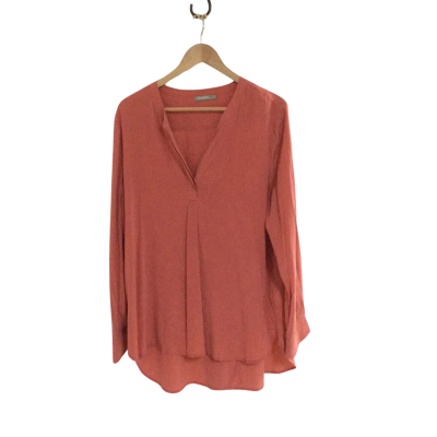 Feathers Women's  Size XL Long Sleeve Top Red 