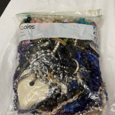 1kg bag of costume jewellery/beading for crafting (D)