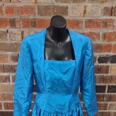 1980's Vintage Blue Dress Taffeta Handmade Size 8 to 10 (model is sz 6)