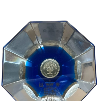 UK Royal Mint 1992 One Pound Diamond Shape Paperweight