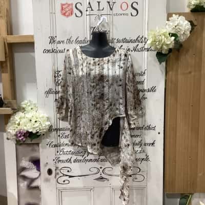 Olla Oh Brand! BNWT RRP $119.00! Womens  Size S Cropped Top / Short Sleeve Top Brown / Pattern / White 