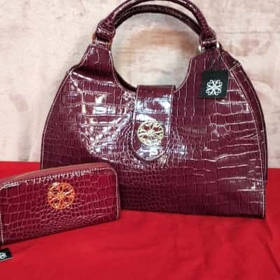  Women's Avon Signature Collection Shoulder Handbag and Purse 