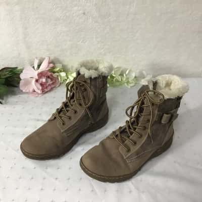 Easy Steps Elf Womens Size 37 Brown / Cream Faux Fur Lined Boots