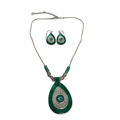 Old school Diva!! Beautiful Green & Silver Set with gift box 