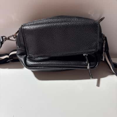  Women’s Cross Body Bag - oioi - Colour Black  