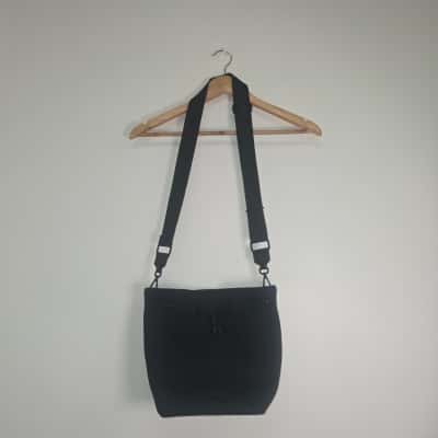 Country Road Womens Shoulder Bag Black  