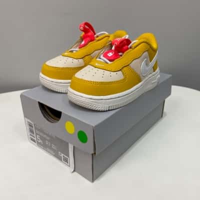 Nike Toddler Trainers Size 5 White / Yellow 