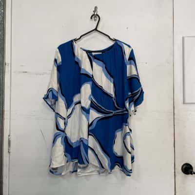 Commonry  Womens  Size 22 Floral Top Black  / Blue / White 