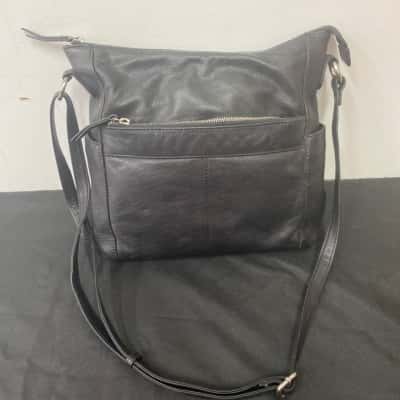 Women’s hand bag black