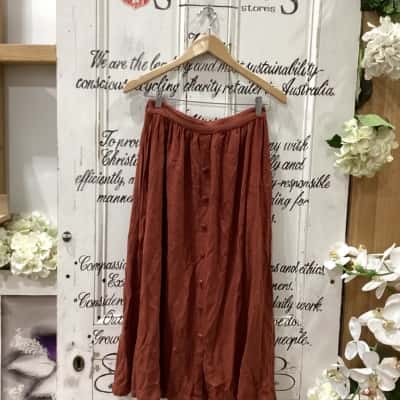 FEATHER + NOISE BRAND! Womens  Size 10 Maxi Skirt Rust! STUNNING RUST COLOURED MAXI SKIRT! BEAUTIFUL BUTTON DETAILS! GREAT FOR A DAY OR NIGHT OUT! 