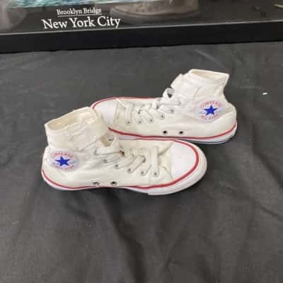 Converse Womens  Size 7 Sneakers White 