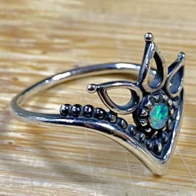 Sterling Silver Chevron Crown Ring (Stamped 925)