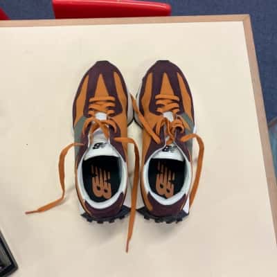 New Balance Unisex  Size 9 Brown / Maroon 