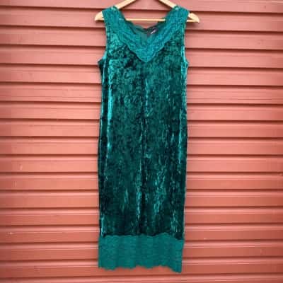 Motto Womens Size 12 Emerald Green Embroidered Velvet Sleeveless Dress
