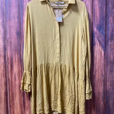 Labor of love Size XL Mustard top new 