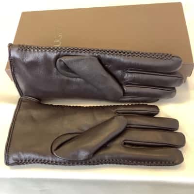 In Box UGG Womens  Size M Nappa Fur Gloves Choc Brown 