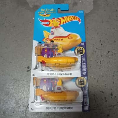 Hot Wheels The Beatles Yellow Submarine x 2
