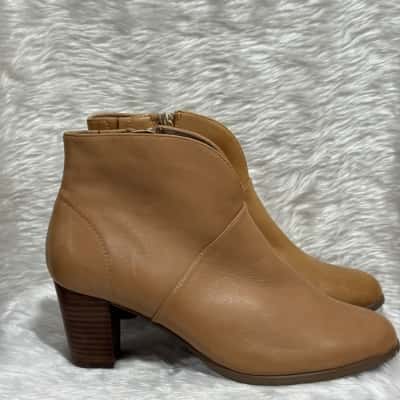 Supersoft by Diana Ferrari Womens  Size 7 Boots Brown / Nude ankle boots 