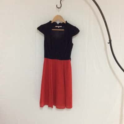 Review Women's Size 6 Short Sleeve Dress  Black  / Red 