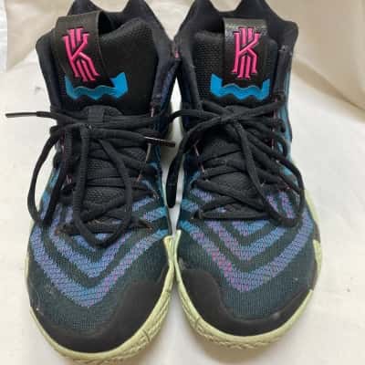 Nike Mens Kyrie 4’s   Size 9 Sneakers Black  / Blue 