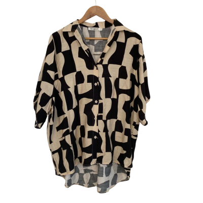 Vine Apparel Womens  Size M 3/4 Sleeve Top / Button Up Top Black  / Cream 