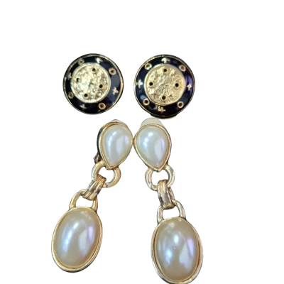 2 x  Womens Clip On Earrings 