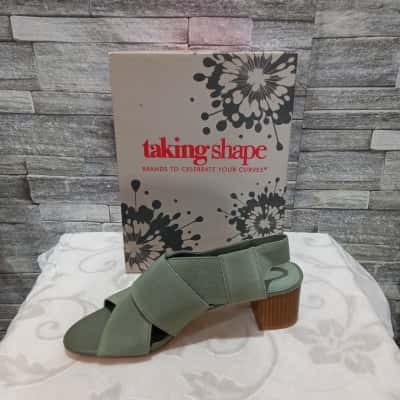 Taking Shape Women's  Size 41 Heels  olive Green 