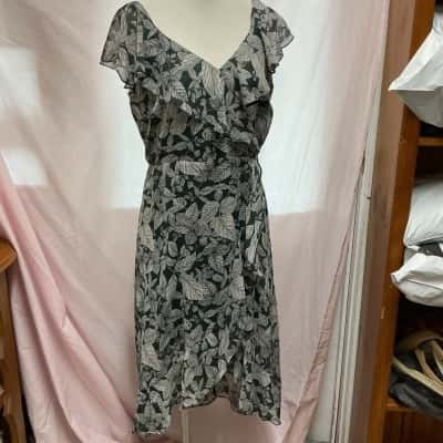 Table Eight Womens  Size 12 Floral Dress Floral / Green / White 