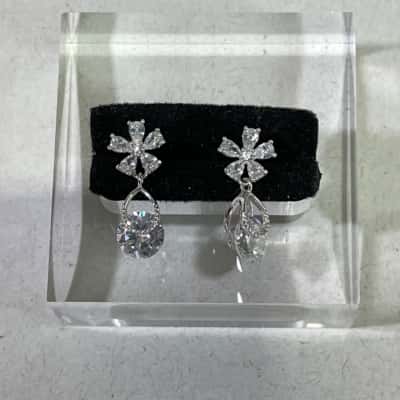 925 Marked Womens Stud Earrings 