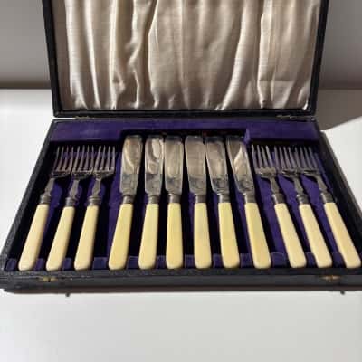 *Vintage Original boxed set of 12 antique fish cutlery 