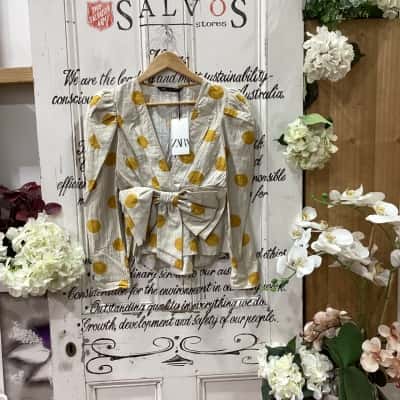ZARA BRAND! Womens  Size XS Blouse / Cropped Top Beige / Polka Dot / Mustard! BNWT! STUNNING BOW BLOUSE! GREAT FOR A NIGHT OUT! BEAUTIFUL POLKA DOT DESIGN! STRAIGHT SLEEVES!