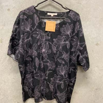 Noni B Womens  Size 18 Short Sleeve Shirt Black  