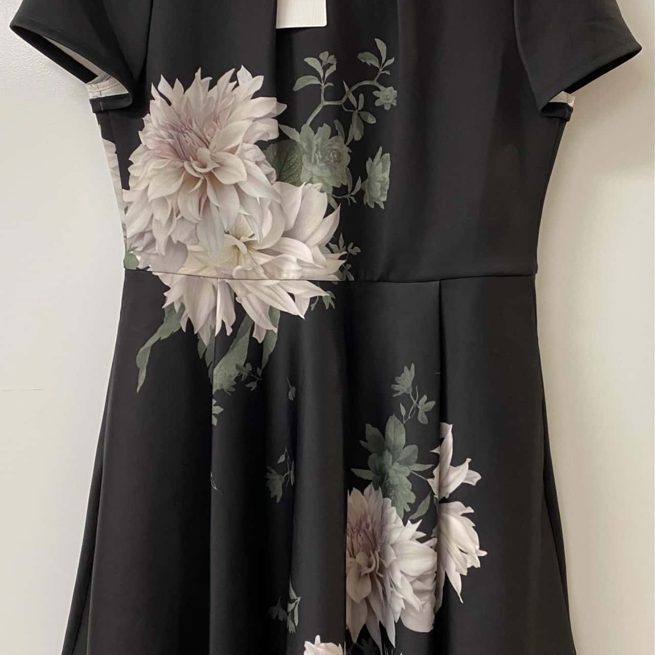 New with tags Ted Baker Womens Size 4 Black / Floral Dress