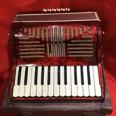 Vintage Challenge Piano Accordian