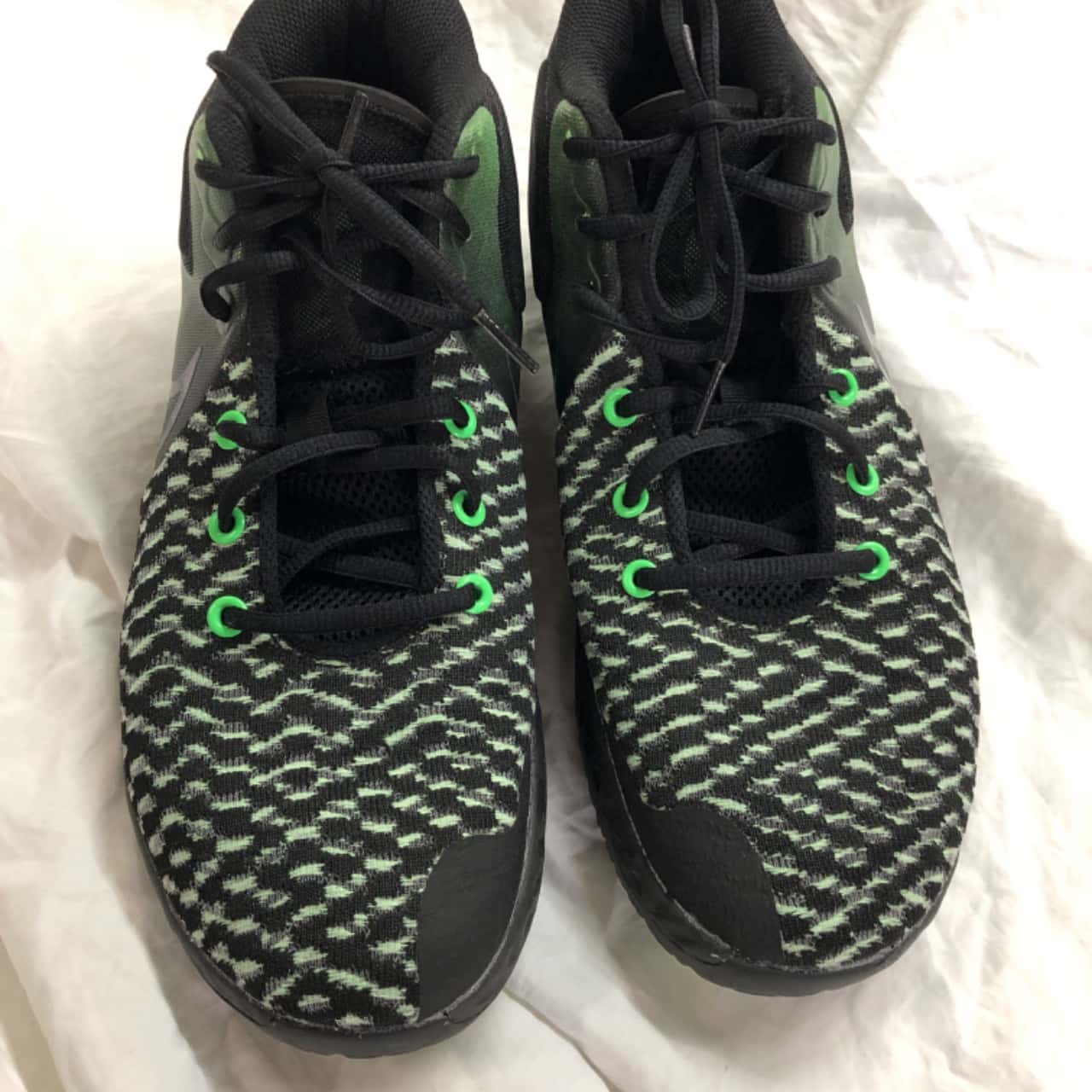 Nike Size 8.5 Black logo Mens Sneaker