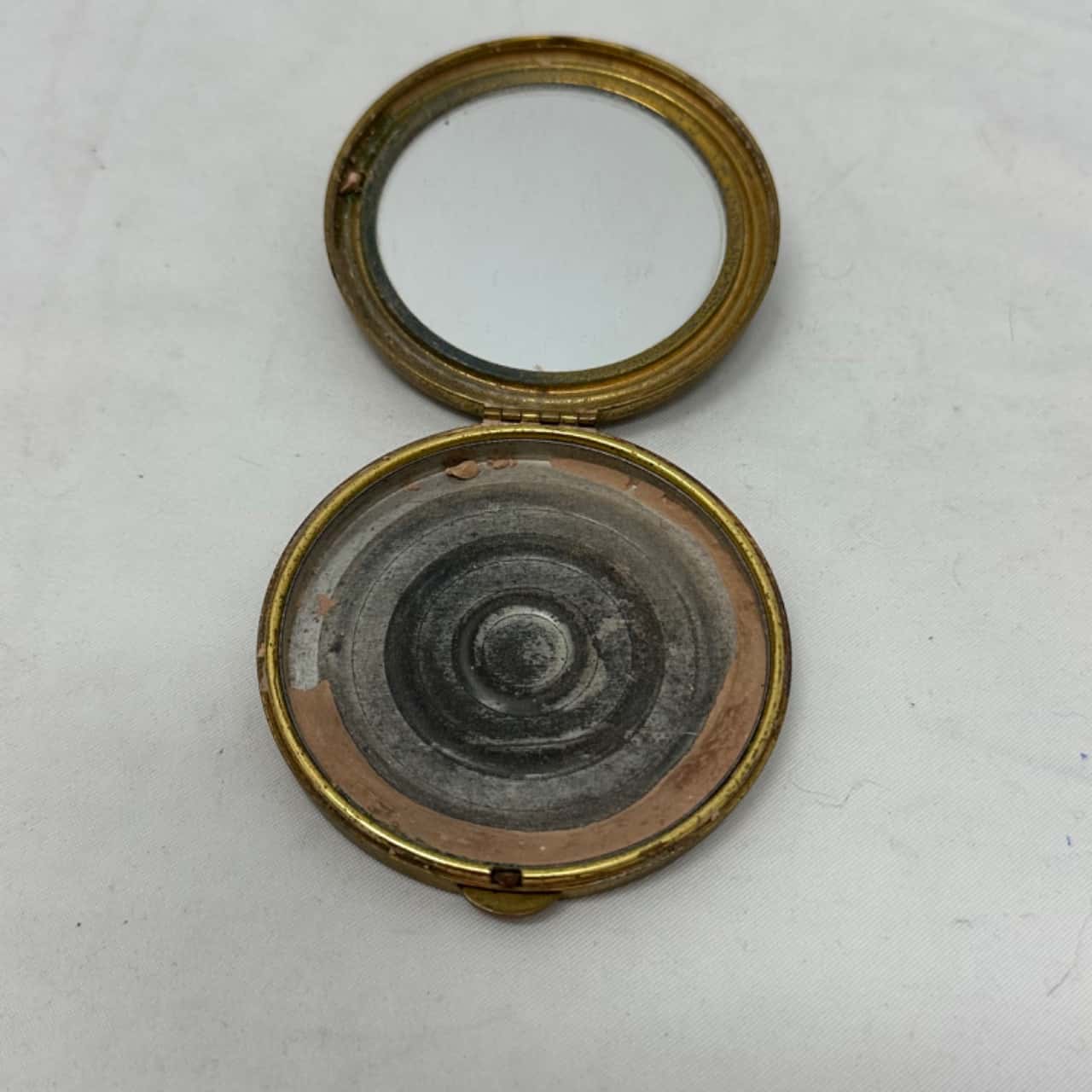 Vintage Powder Compact with Rose Design(s)