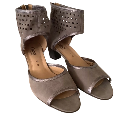 Vintage.New in Box. Gabor Gana Grey. Rosenberg Shoes.   Size 10.5 