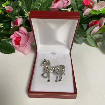 Silver metal & diamante gorgeous horse brooch New