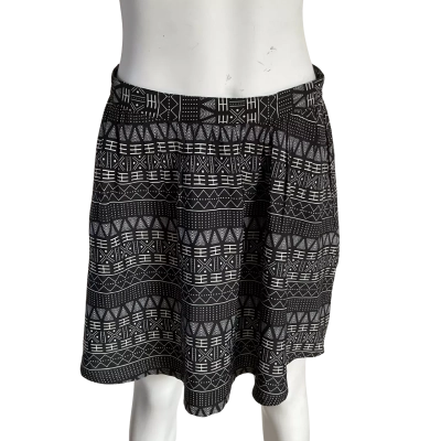 ONeill Womens  Size 10 Mini Skirt Pattern Black/White 