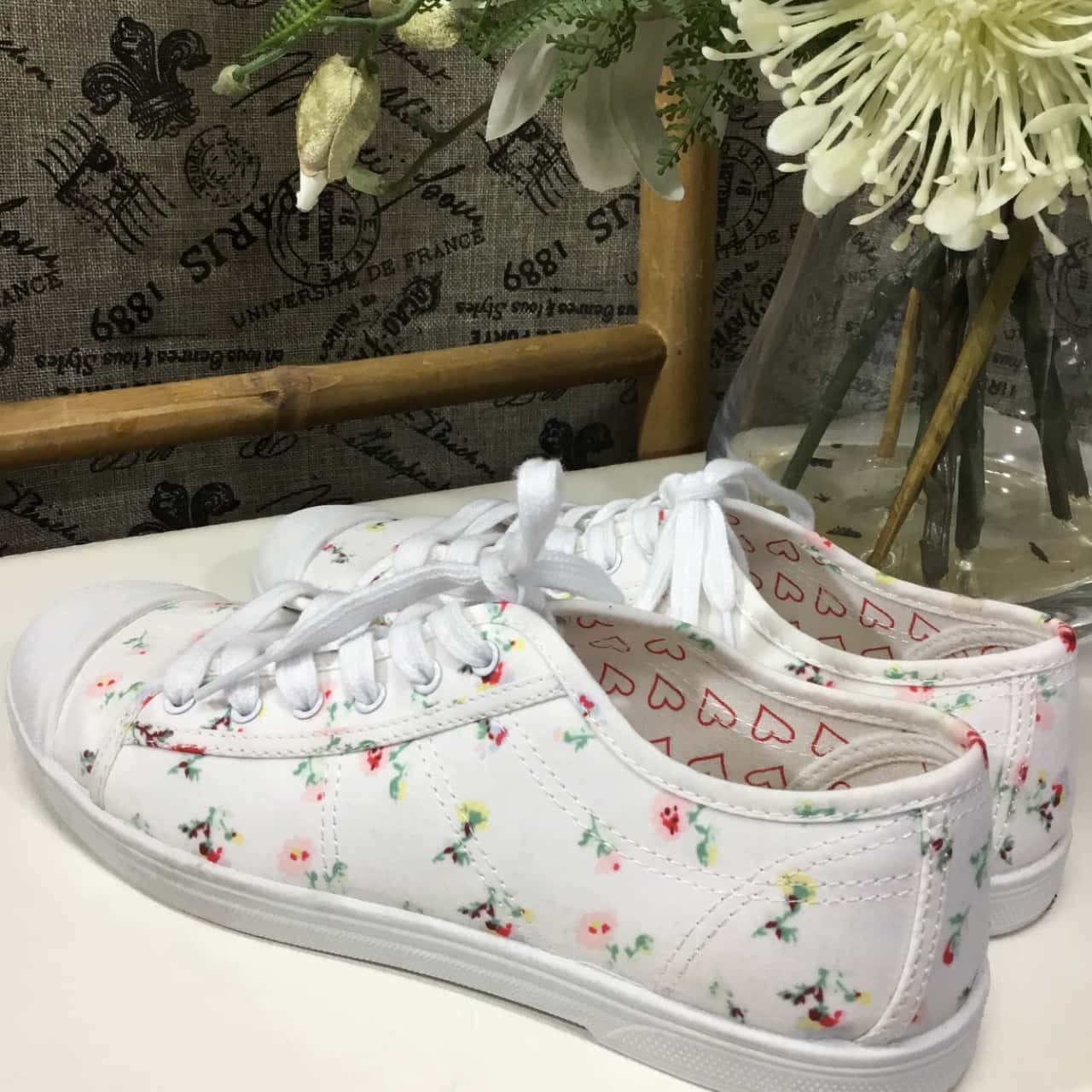 Robe Fille Créateur Britannique - Taille 8 Ans - Blanche Et Rose à Motifs Chevaux Et Fleurs - SANS MANCHES