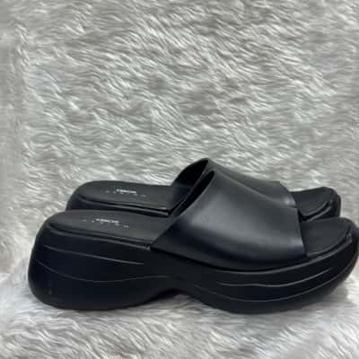 ASOS Womens  Size 7 Sandals Black  